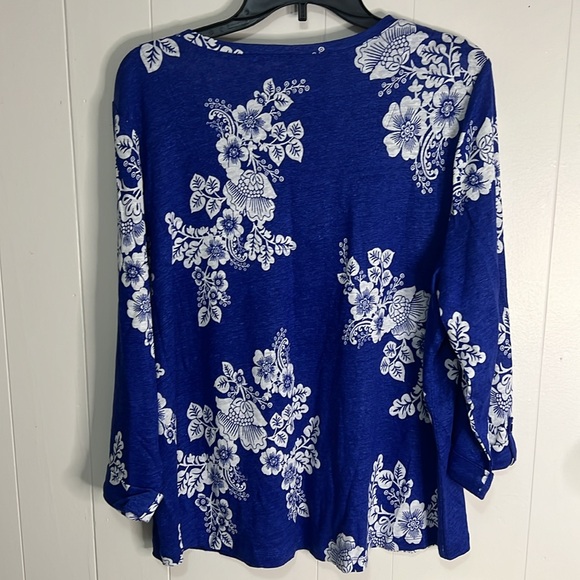 NWT Linen Blue and white floral blouse from Chicos. - Picture 3 of 4